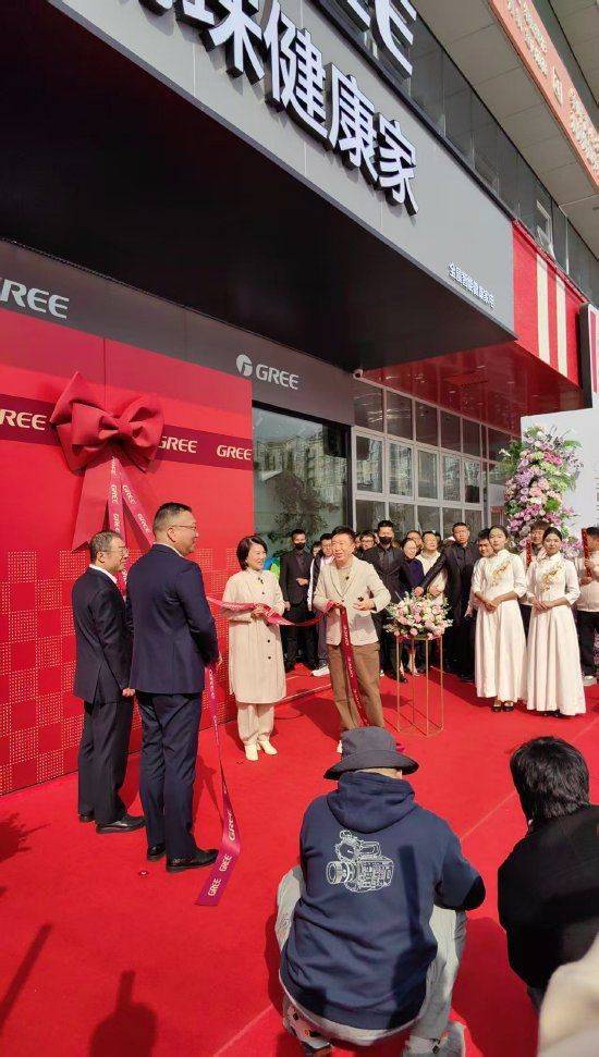 出席北京首店开业，董明珠：希望在全国开1万家“董明珠健康家门店”！格力电器今年目标是建成3000家