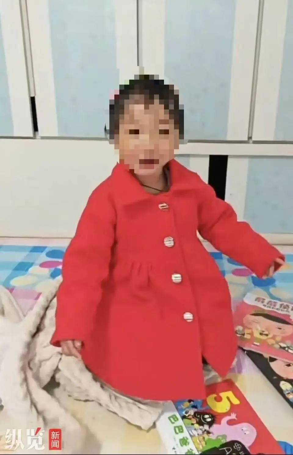 辽宁4岁女童称睡醒后自行下车，迷路后睡在草地，期间无人接触；其母发声