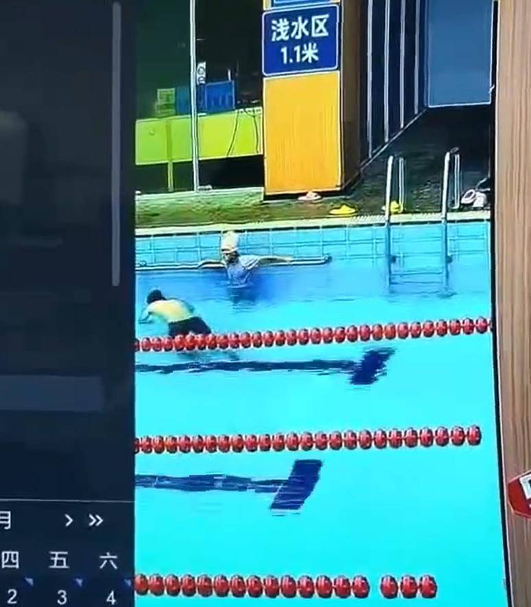 宁波一男子头朝下跳进泳池浅水区，撞到池底致颈椎重伤去世，馆方：女儿喊他没有答应，其他人未及时发现