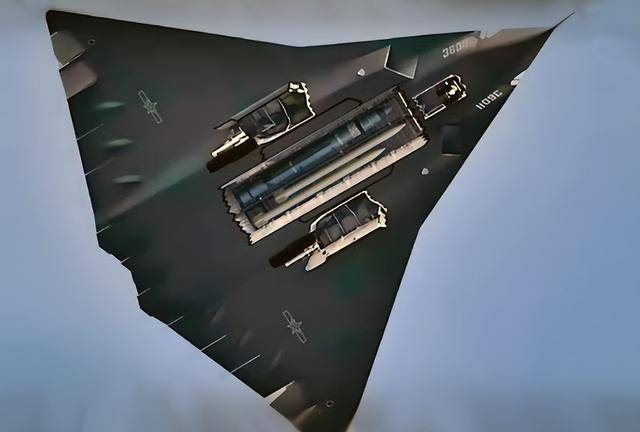 “歼-36”二号机曝光，多个设计被调整，中美六代机进展高下立判