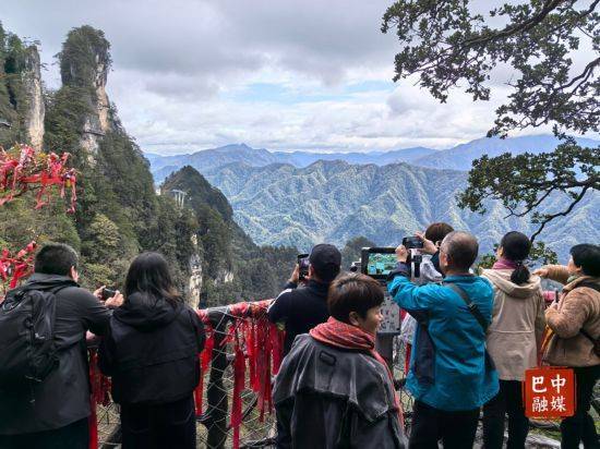 多图 | 红叶遍山野 赏秋正当时 光雾山红叶进入最佳观赏期
