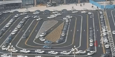 沧州西站停车场被调侃像“蚊香盘”,官方:为解决长期交通拥堵而设计