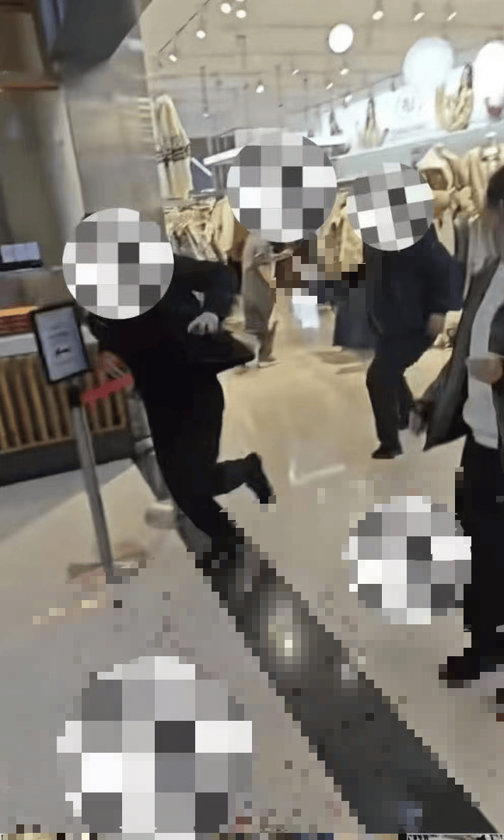 许昌胖东来生活广场内突发伤人事件，嫌疑人已被当场抓获，工作人员：目前正常开业