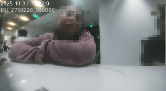 杭州爸爸送女儿进派出所：她卡里还有80多万元……