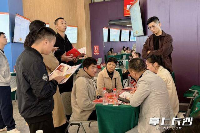 700余名退役军人及军属长沙求职，165人达成意向