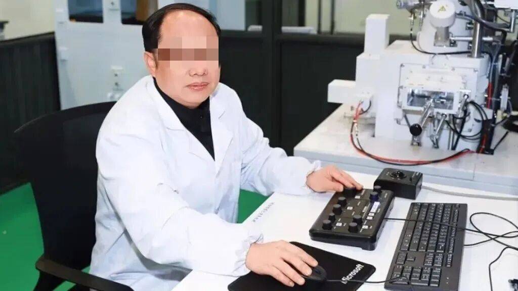 郭伟学术造假被曝光，新华社追问