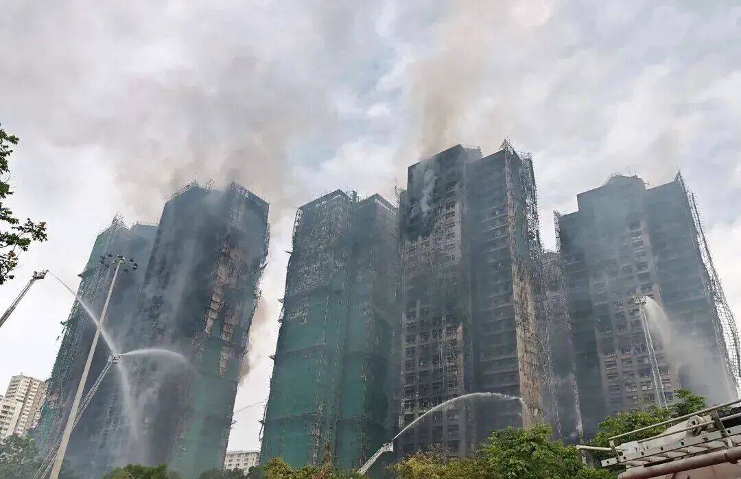 明火逐渐被扑灭！谢霆锋、佘诗曼、陈伟霆等明星为香港受灾民众祈福