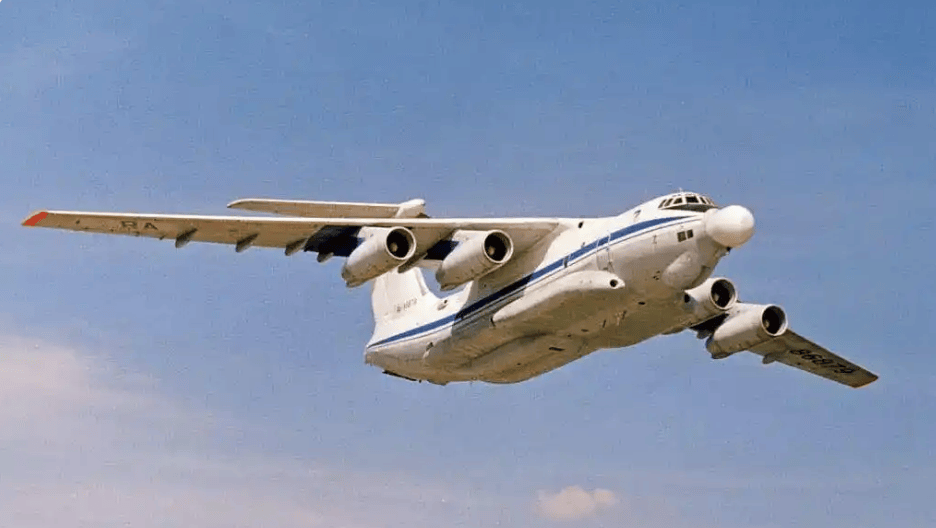 乌克兰发动夜间远程袭击，俄罗斯唯一一架激光武器试验机被毁，预警指挥机测试机也遭破坏