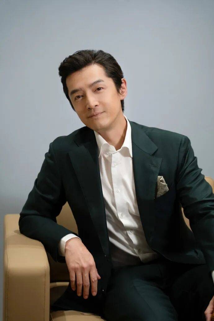 出道21年，胡歌称自己已过气：与当红小生和人气明星不在一个数量级了