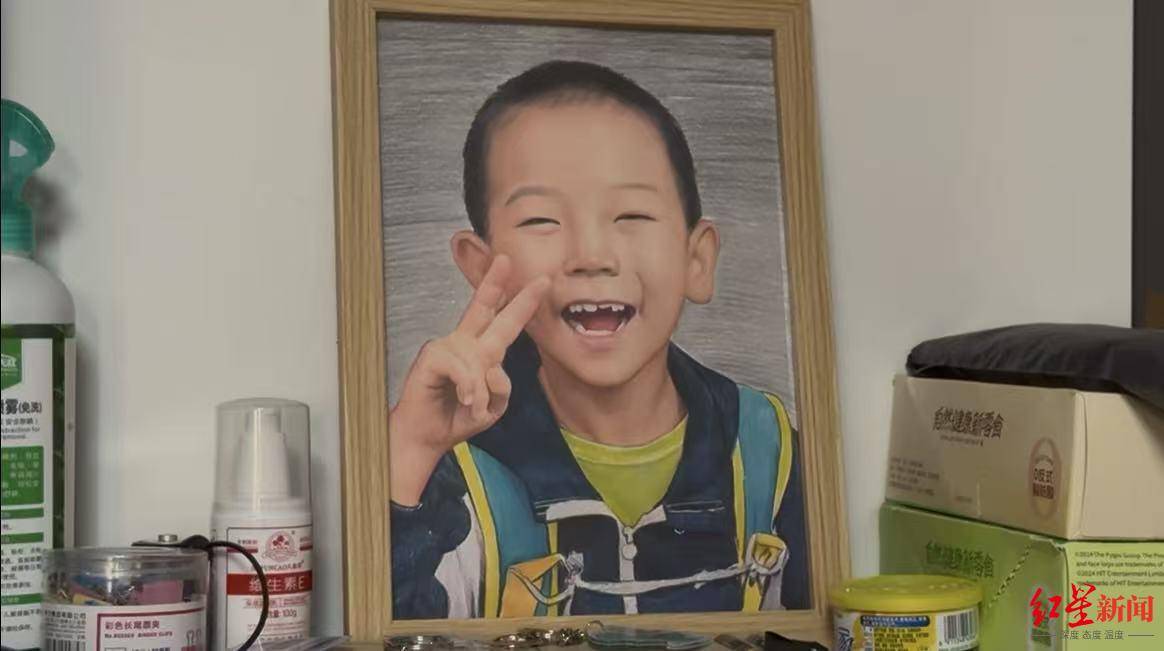 8岁自闭症男童苍山走失后身亡 深陷漩涡的父母：我们全家都在用爱托举这个孩子丨2025未完待续