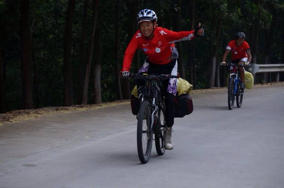 71岁奶奶获健美比赛冠军：被儿媳夸偶像，无视“老了就在家等死”的言论