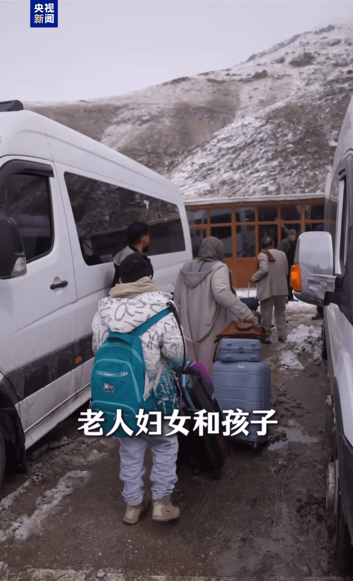 大量境外伊朗人逆行回国：不会抛下祖国自己逃命，为了保卫祖国战斗到底